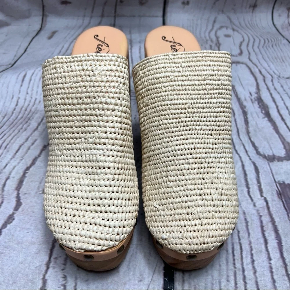 Nwt Free People Claudia Crochet Beige Raffia Leather Studded Clogs